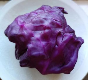 紫甘蓝用热水烫一下吗_紫甘蓝凉拌别烫，脆嫩营养更好！