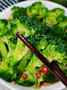 水煮西兰花煮几分钟_水煮西兰花多长时间最爽脆？