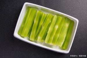 莴笋切丝方法图解_斜刀切片，轻松搞定！