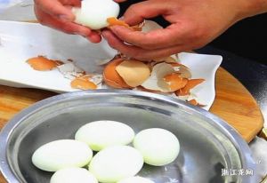 鸡蛋开锅几分钟能熟_煮鸡蛋多长时间？大小火和口感全知道