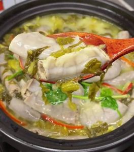 粉肠煮3分钟熟了吗_冷水下锅煮20分钟，加醋更脆香！