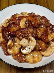 鸡胸肉外酥里嫩的做法_10元鸡胸肉变美味，腌煎小窍门！