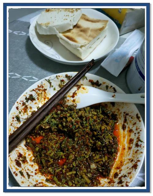 油泼香椿的做法_温水洗，热油泼，鲜香辣嫩！