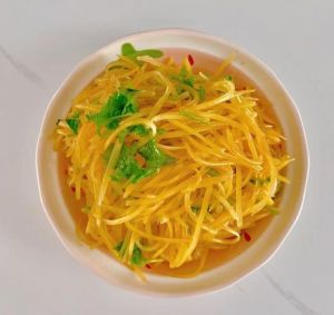 凉拌土豆丝一般烫几分钟_凉拌土豆丝焯水3-5分钟保脆爽