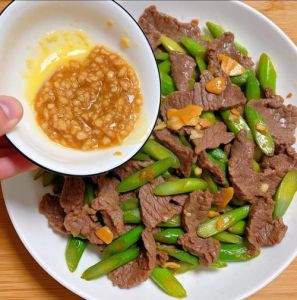 炒牛肉片选哪个部位_炒牛肉选对部位嫩滑，里脊外脊逆纹切片大火快炒
