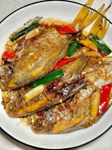 红烧鲳鱼几分钟会熟_鲳鱼焖煮15分钟，清蒸5-8分钟熟透