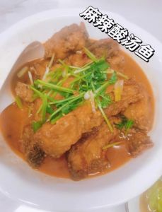湖北滑鱼块酸辣的家常做法_家常名菜，鲜香微辣，鱼冻美味！