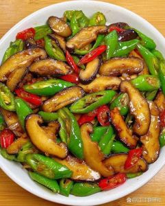 香菇酱炒北瓜的家常做法_北瓜炒菜谱，低脂美味易制作