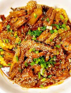 鲜虾鸡爪煲的做法大全_鸡爪煲配排骨藕片，Q弹软烂做法