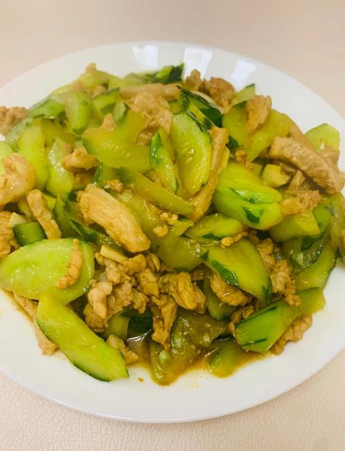 清炒青瓜家常做法_爽脆炒青瓜，简单又开胃！