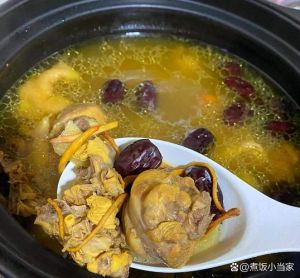 炖母鸡的做法大全集_多种炖鸡汤做法，营养美味，季节搭配！