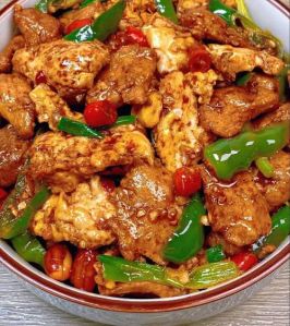农家一碗香的家常做法_隔夜饭炒蛋配玉米，家常美味做法