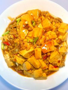 豆腐煮肉的家常做法_肉炖豆腐鲜又暖，豆腐酿肉味美佳