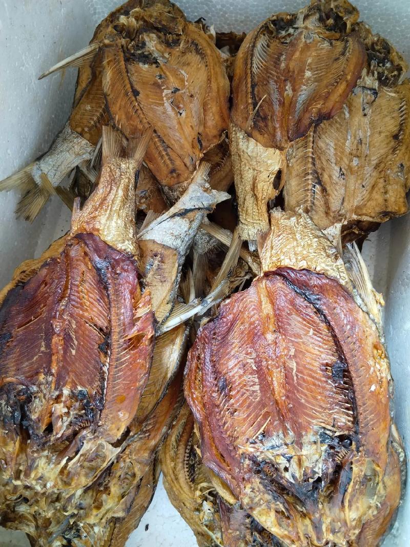 烟熏熏鱼干做法大全_秘制烟熏鱼干，鲜美香浓，泡面炒菜皆宜！