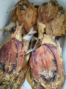烟熏熏鱼干做法大全_秘制烟熏鱼干，鲜美香浓，泡面炒菜皆宜！