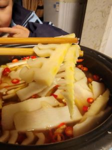 家常泡竹笋要焯水不_竹笋焯水去涩，脆嫩可口