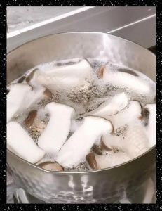杏鲍菇焯水几分钟熟了_去杂除味好口感