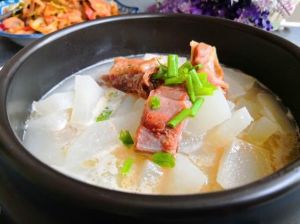 江西腊鸭炖萝卜的做法_咸香与清甜的家常美味