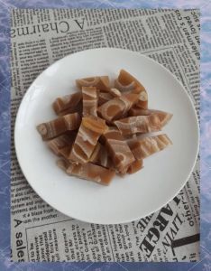 用猪肉皮做皮冻的方法_刮净猪皮油，熬出透明皮冻