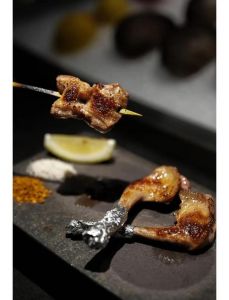 日式烧鸟部位分解图_超70种食材串烤美味