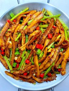 炒牛肚丝的家常做法_家常炒牛肚丝，香辣脆爽，简单美味！