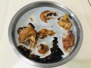 猪蹄冻做法比例大全_新鲜猪蹄做肉冻，11.5比例卤制，香辣蒜泥蘸汁绝绝子！