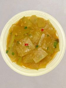 清炒白瓜的做法_蚝油蒜末炒脆瓜，清爽开胃超简单！