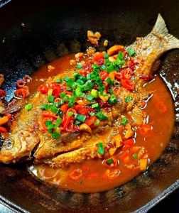 湘菜正宗红烧鱼做法_湘菜红烧鱼，香辣下饭，做法简单