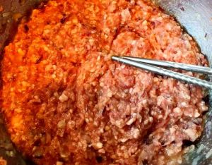 羊肉饺子馅放什么调料_羊肉饺子调好味，鲜嫩可口真香！