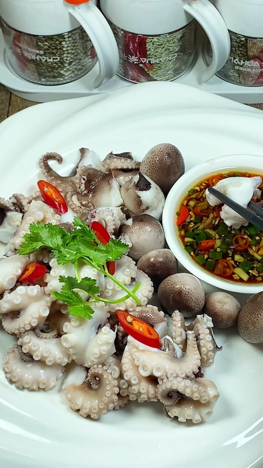 白灼八爪鱼焯水几分钟_大八爪鱼挑选处理与烹饪技巧 白灼八爪鱼焯水几分钟_大八爪鱼挑选处理与烹饪技巧