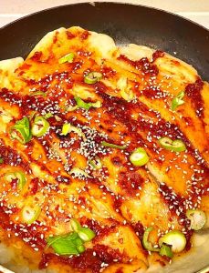 正宗葱花烙饼的做法_和面调油酥，烙出酥脆葱油饼