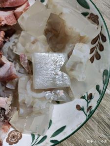 肘子肉冻的做法窍门_五彩肘花冻，Q弹清爽，蒜蓉香醋蘸着吃！