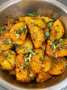 切块土豆一般煮几分钟熟_煮土豆时间看大小，8-15分钟灵活调