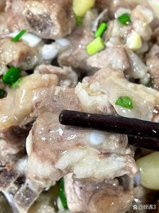 粉蒸排骨要不要焯水_温水泡+足时腌，软糯咸香