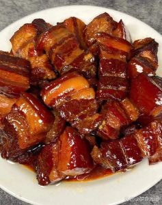 大蒜烧肉的做法大全_大蒜烧肉，肥瘦相间，慢炖入味！