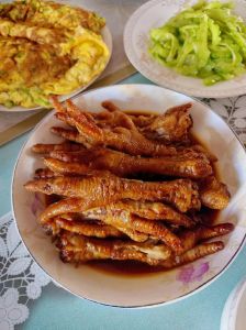 虎皮鸡脚没有焯水直接炸_生炸熟炸虎皮鸡脚做法，外酥里嫩入味