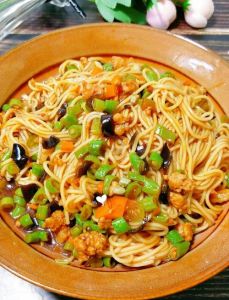 肉捞面条各种卤做法大全_三款美味打卤面，茄肉鸡丁番茄蛋，好学易做！