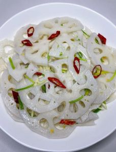 凉拌藕的家常做法图片_酸脆凉拌藕片，爽口开胃！