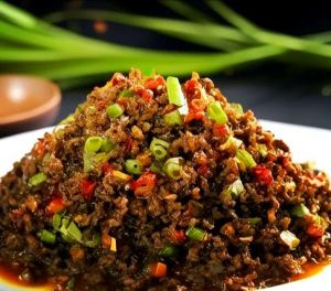外婆菜半成品不放辣椒怎么炒_外婆菜炒蛋，家乡味，勾乡愁