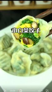 小白菜包馅用焯水吗_小白菜包馅不用焯？嫩叶直下锅，老茎焯一下，挤干拌油保新鲜！