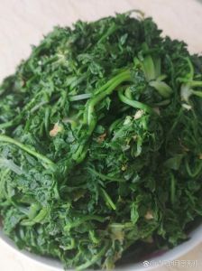 荠菜饺子馅的荠菜要焯水吗_荠菜馅要不要焯水？涩味和草酸处理小技巧