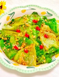 凉拌呛生菜的家常做法_呛拌生菜，手撕炸花椒淋热油，脆嫩香辣