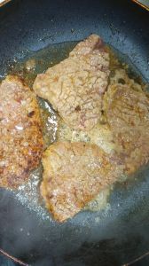 自己在家怎样腌制牛排_腌牛排选对部位加调料，嫩香可口易保存