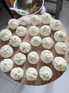 莲藕馅素包子的做法_秋季时令美味，鲜嫩多汁！
