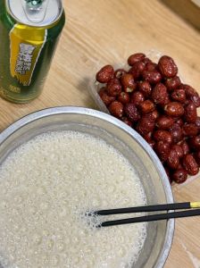 炸大枣的家常做法_红枣花生油炸甜点，金黄酥脆超香甜
