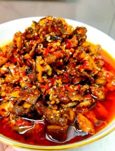 牛肉香菇辣椒酱的做法_牛肉香菇辣椒酱，暖心美味！
