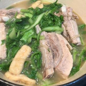 白菜炖排骨的家常做法_白菜炖排骨，肉香菜香，微辣可口！