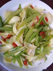 百合炒菜拉片MV：清香脆嫩家常做法、食材搭配与营养特点全解析