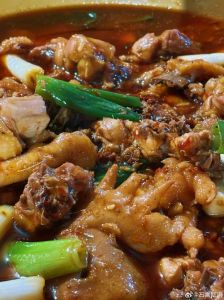 热窝鸡四川正宗做法_鲜嫩麻辣川菜佳肴