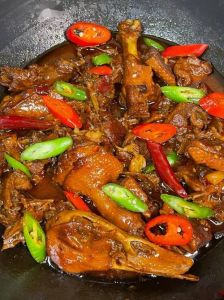 干煸鸭做法家常做法_香辣干煸鸭，越煸越香！